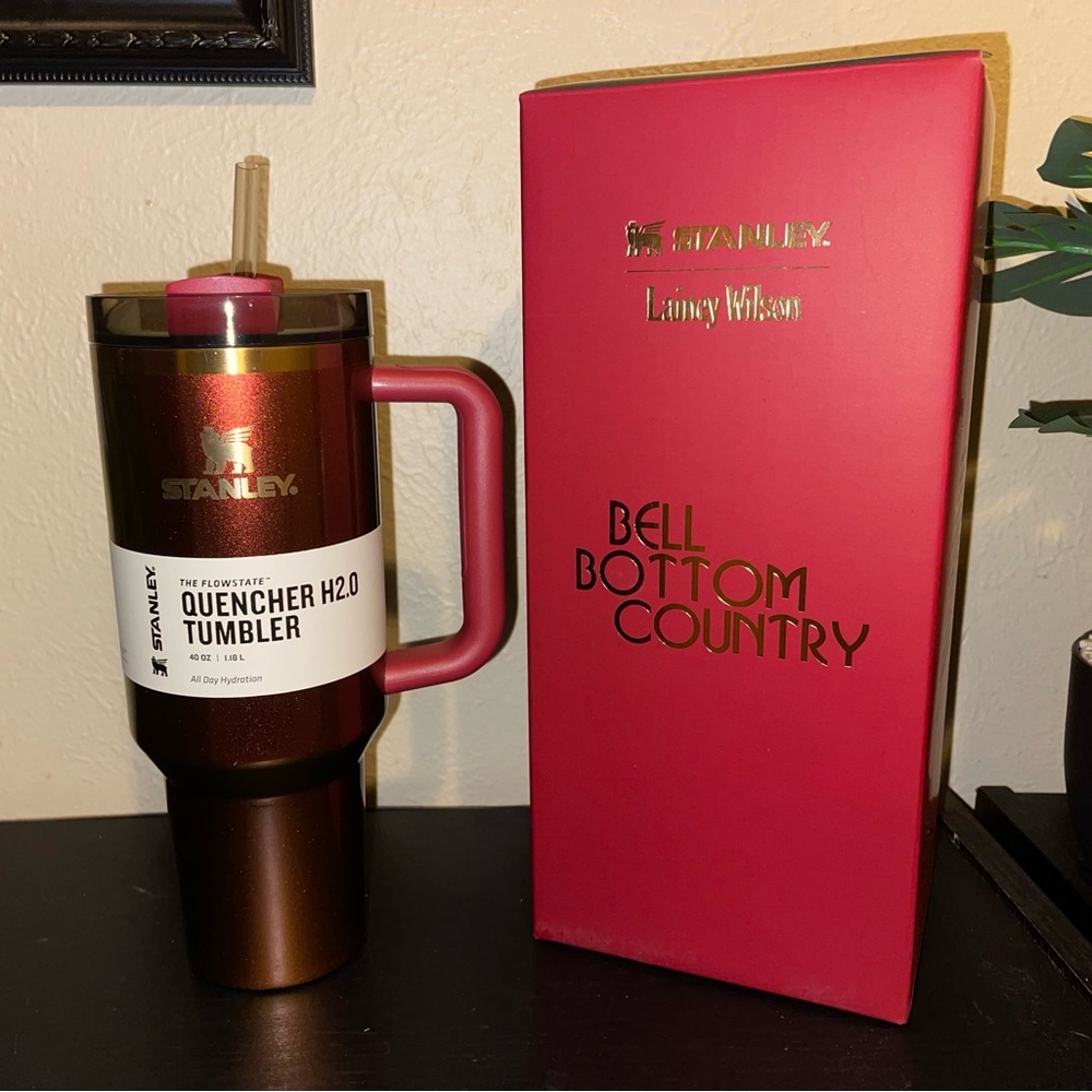 Lainey Wilson x Stanley Tumbler – Bell Bottom Country (Limited Edition)